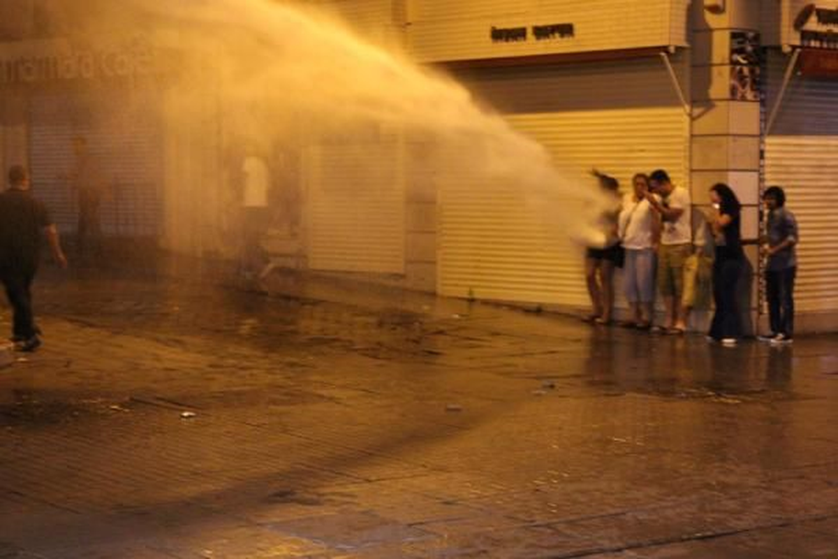 İstiklal Caddesi\'nde Polisin Müdahalesi Sürüyor
