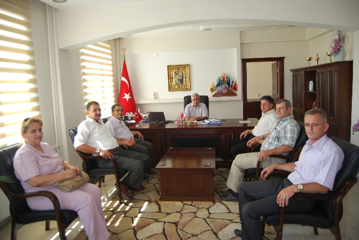 MHP İlçe Yönetimi Kaymakam Halal\'ı Ziyaret Etti