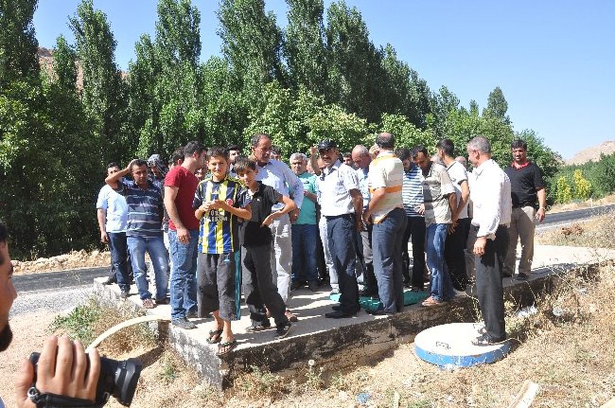 Nusaybin\'de Köylüler Su Depolarını Bastı
