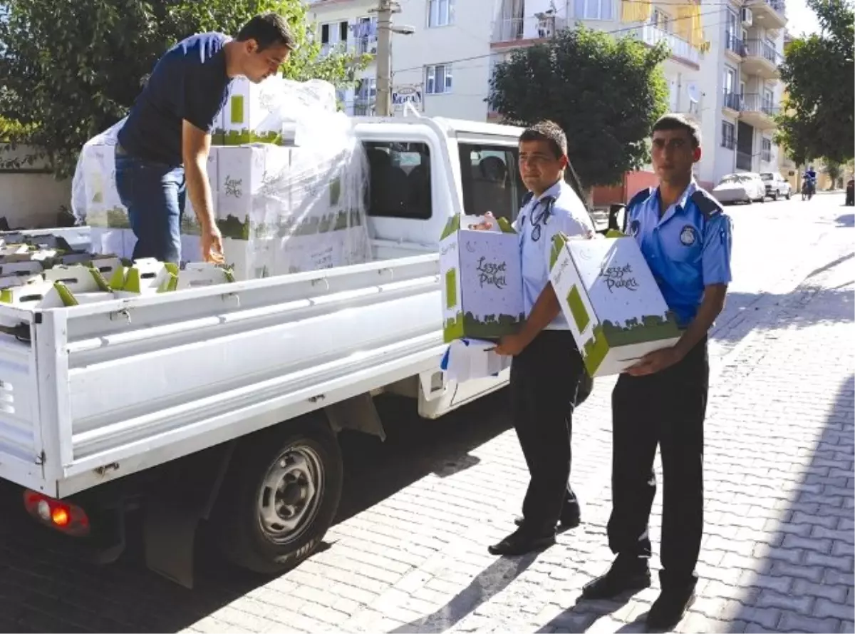 İzmir Selçuk Belediyesinden Yoksul Ailelere Ramazan Yardımı