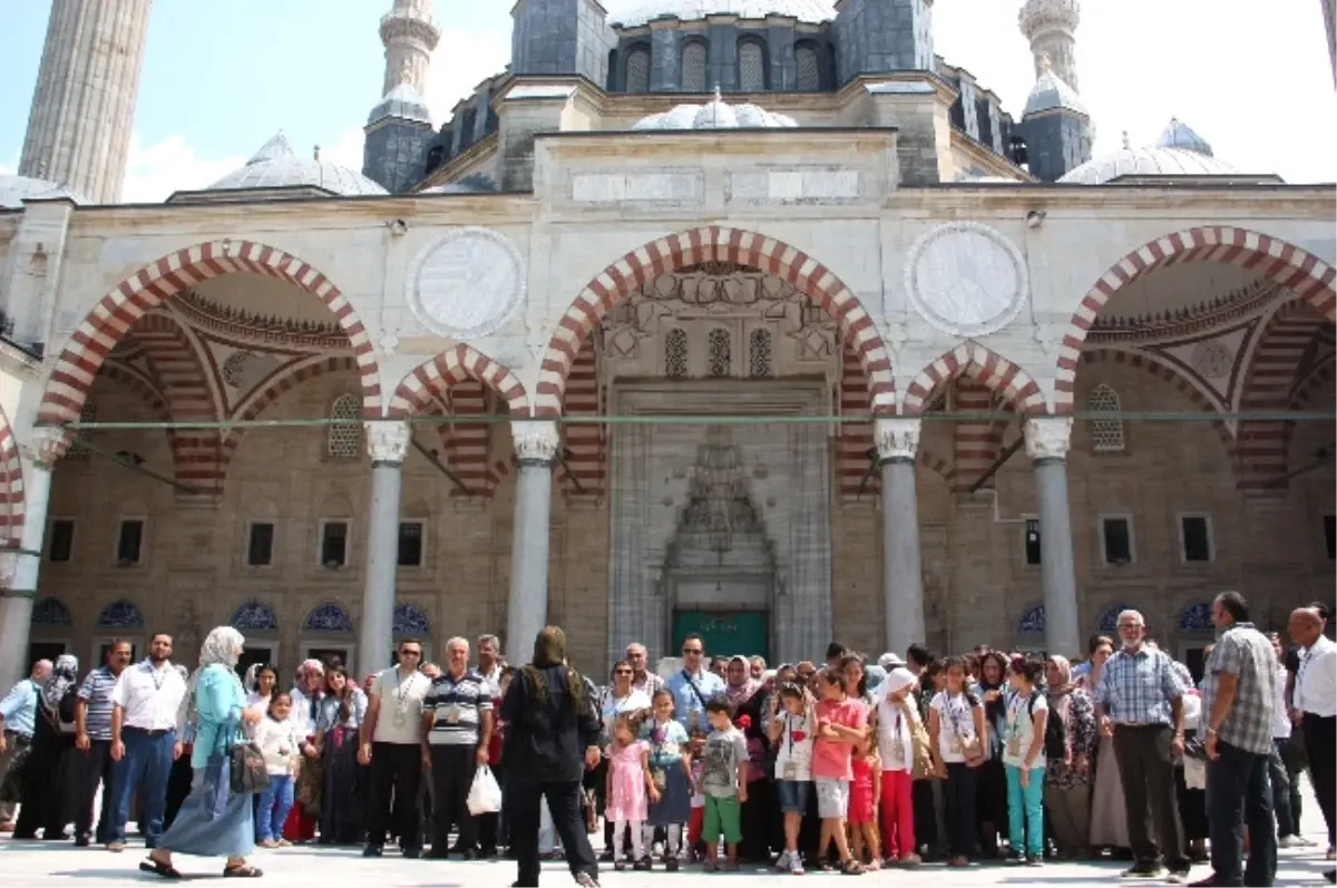 Selimiye\'de Kadir Gecesi Bereketi Gündüzden Başladı