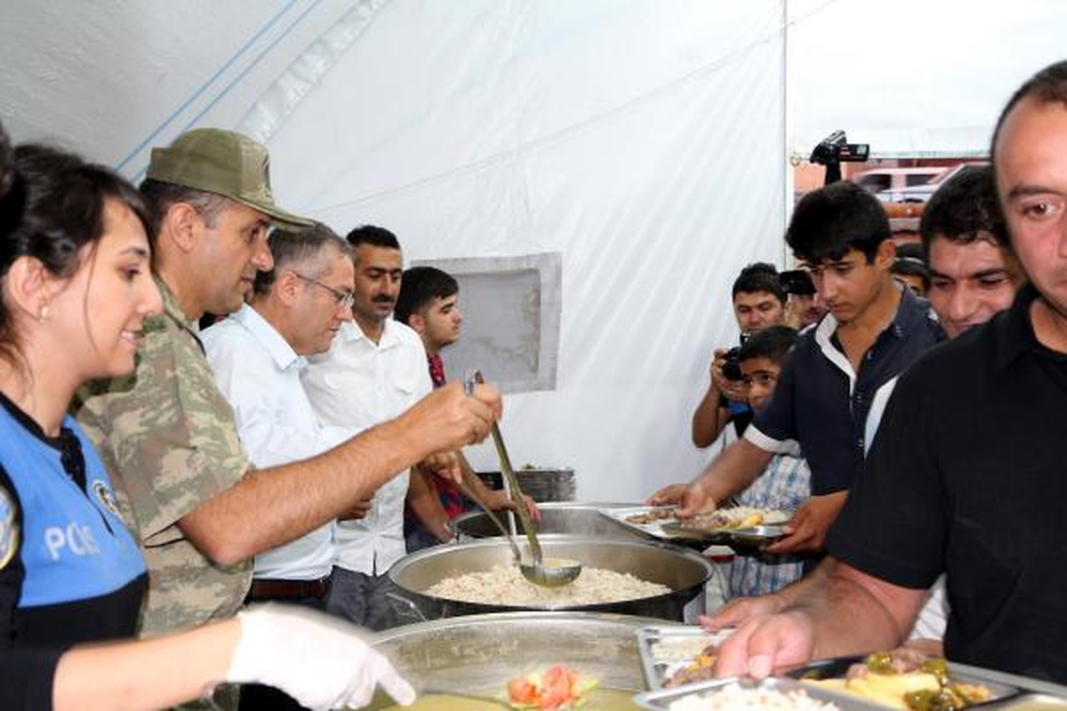 Şırnak\'ta Polis Halkla İftarda Buluştu