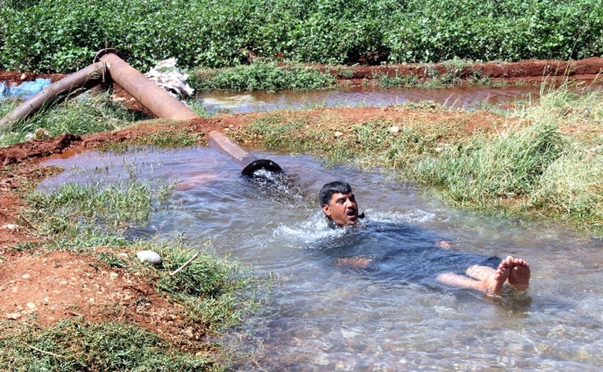 Suriyeli İşçilerin İlginç Serinleme Yöntemi