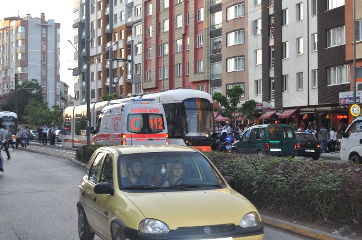 Tramvayın Çarptığı Çocuk Ağır Yaralandı