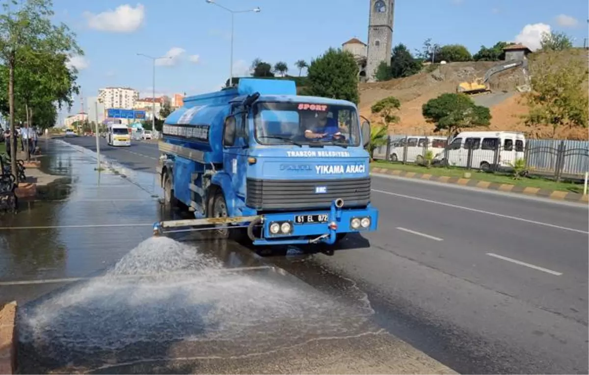 Türkiye\'de İlk Otomatik Kaldırım Yıkama Aracı Trabzon\'da