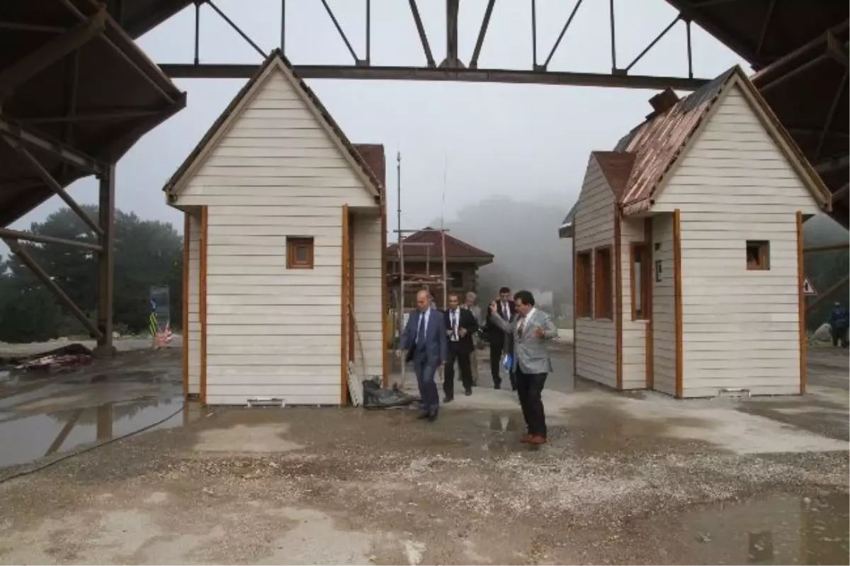 Vali Harput, Uludağ\'daki Bungalov Ev İnşaatlarını İnceledi