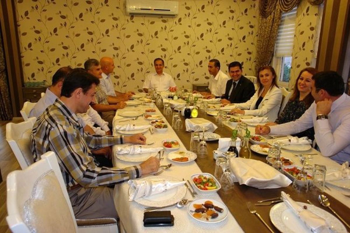 Vali Tapsız\'dan Tayini Çıkanlara Veda Yemeği