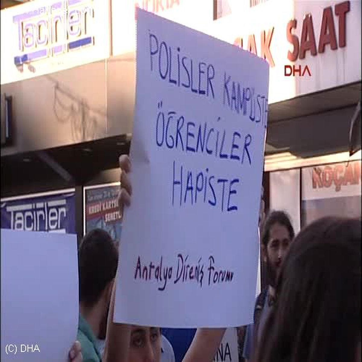 Antalya\'da Gezi Tutuklamalarına Eylemli Tepki