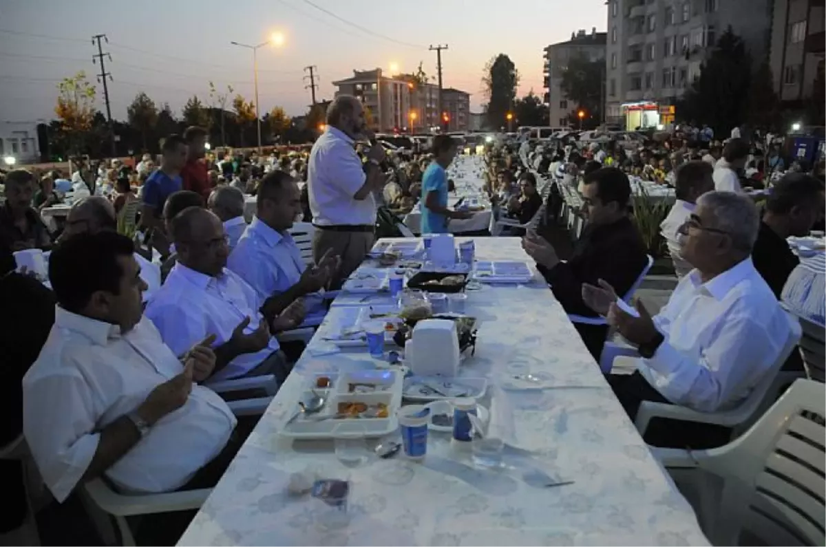 Başkan Baysan Devlet Erkânı Meslek Odaları ve Halkla İftarda Buluştu