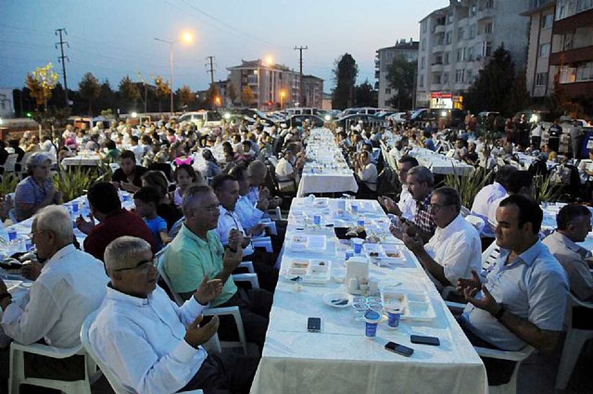 Başkan Baysan Muhtarlara İftar Yemeği Verdi
