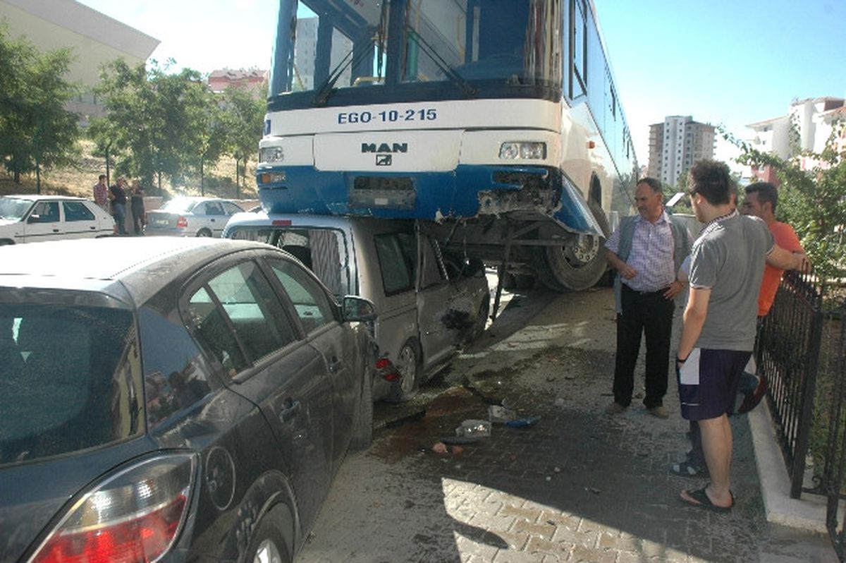 Başkentte Belediye Otobüsü Şaha Kalktı