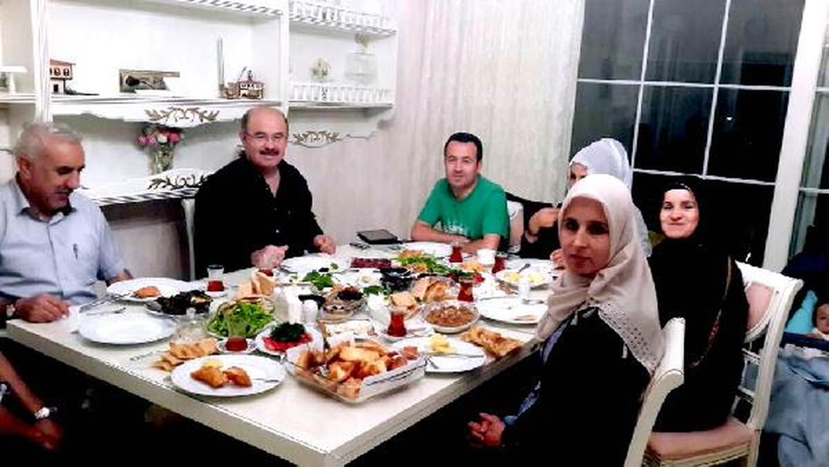 Çelik Ailesinin Sahur Sofrası