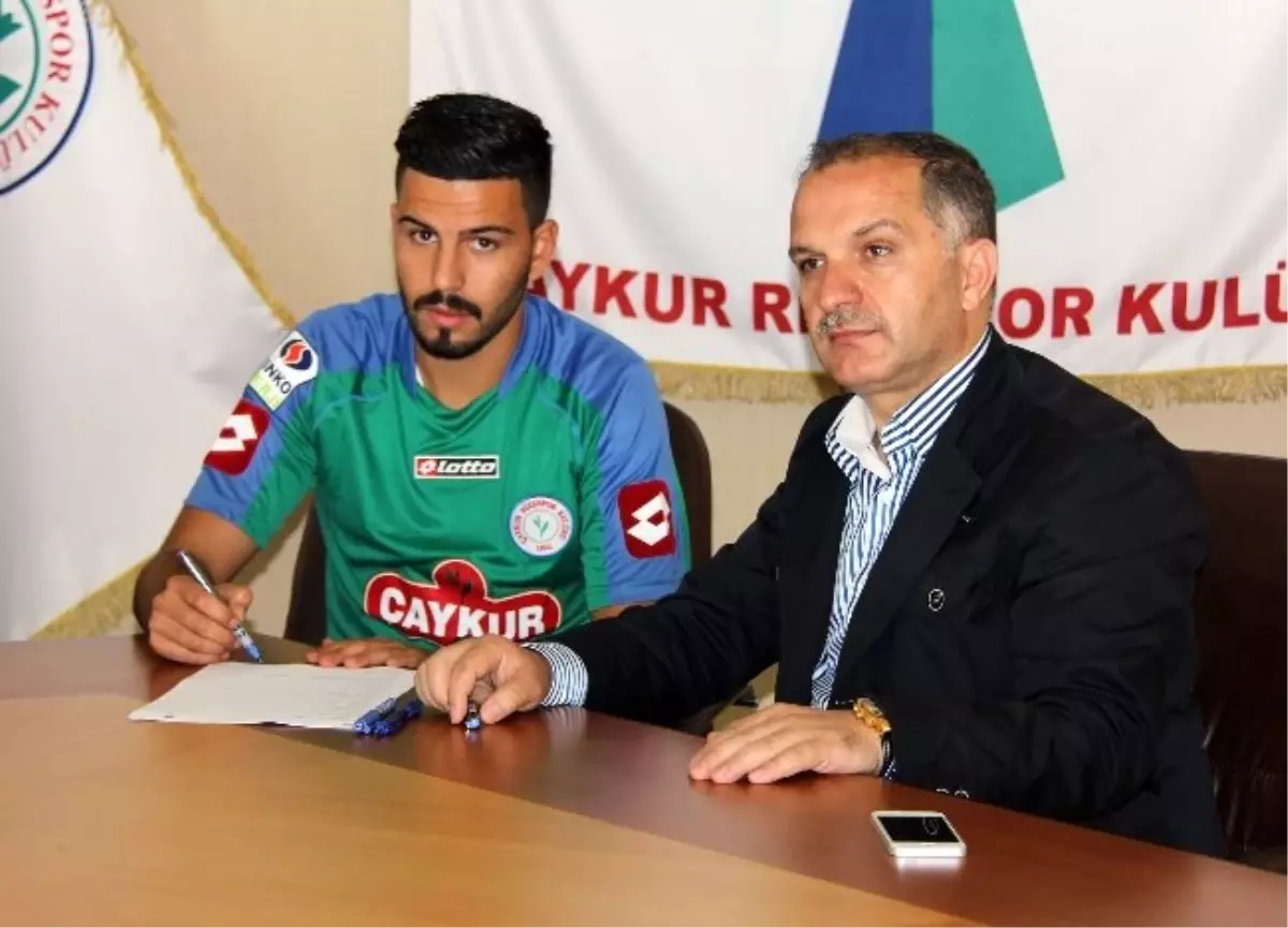 Cenk Güvenç Çaykur Rizespor\'a İmzayı Attı