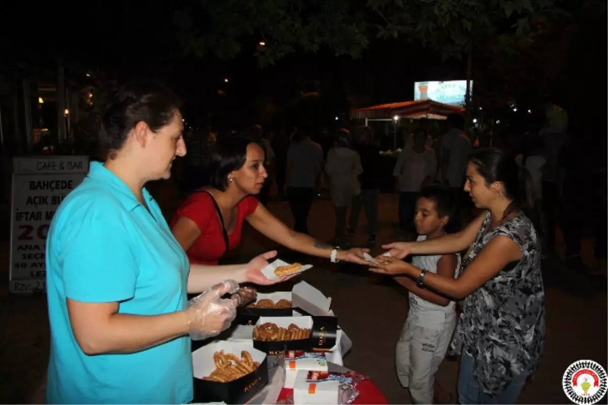 Kırklareli Belediyesi\'nden Kadir Gecesi\'nde Simit ve Helva