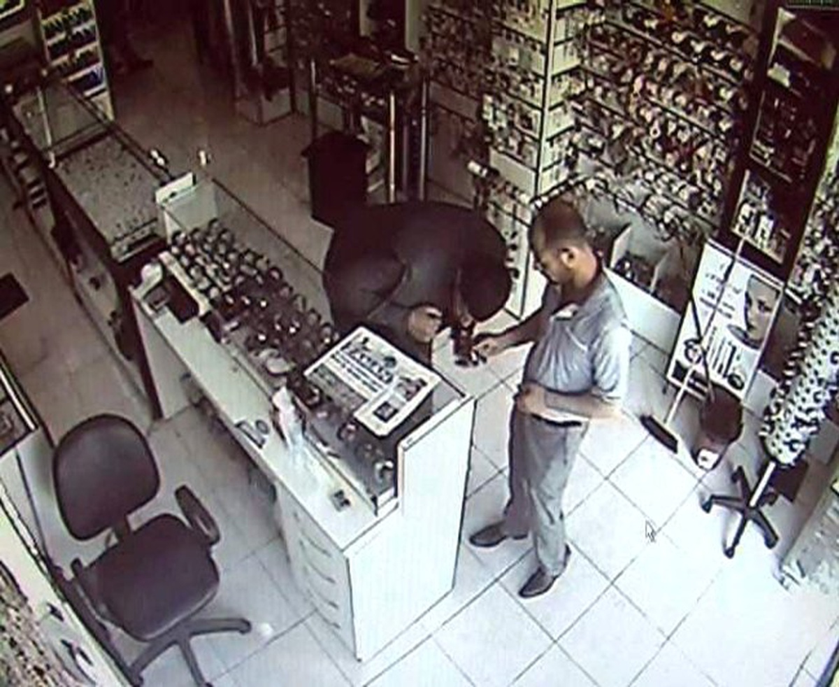 Kol Saatini Çalan Hırsızlar Kayıplara Karıştı