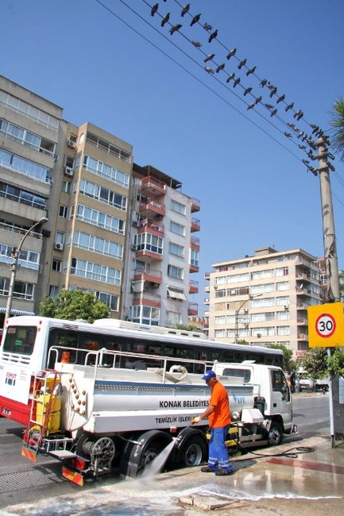 Konak\'ta Tepeden Tırnağa Temizlik