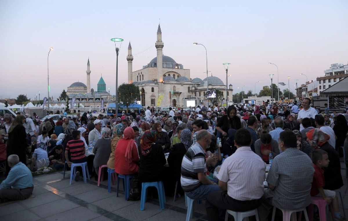 Konya\'da 250 Bin Kişi Mahalle İftarları\'nda Buluştu