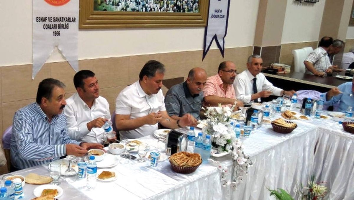 Mesob\'dan 2 Bin Kişiye İftar Yemeği