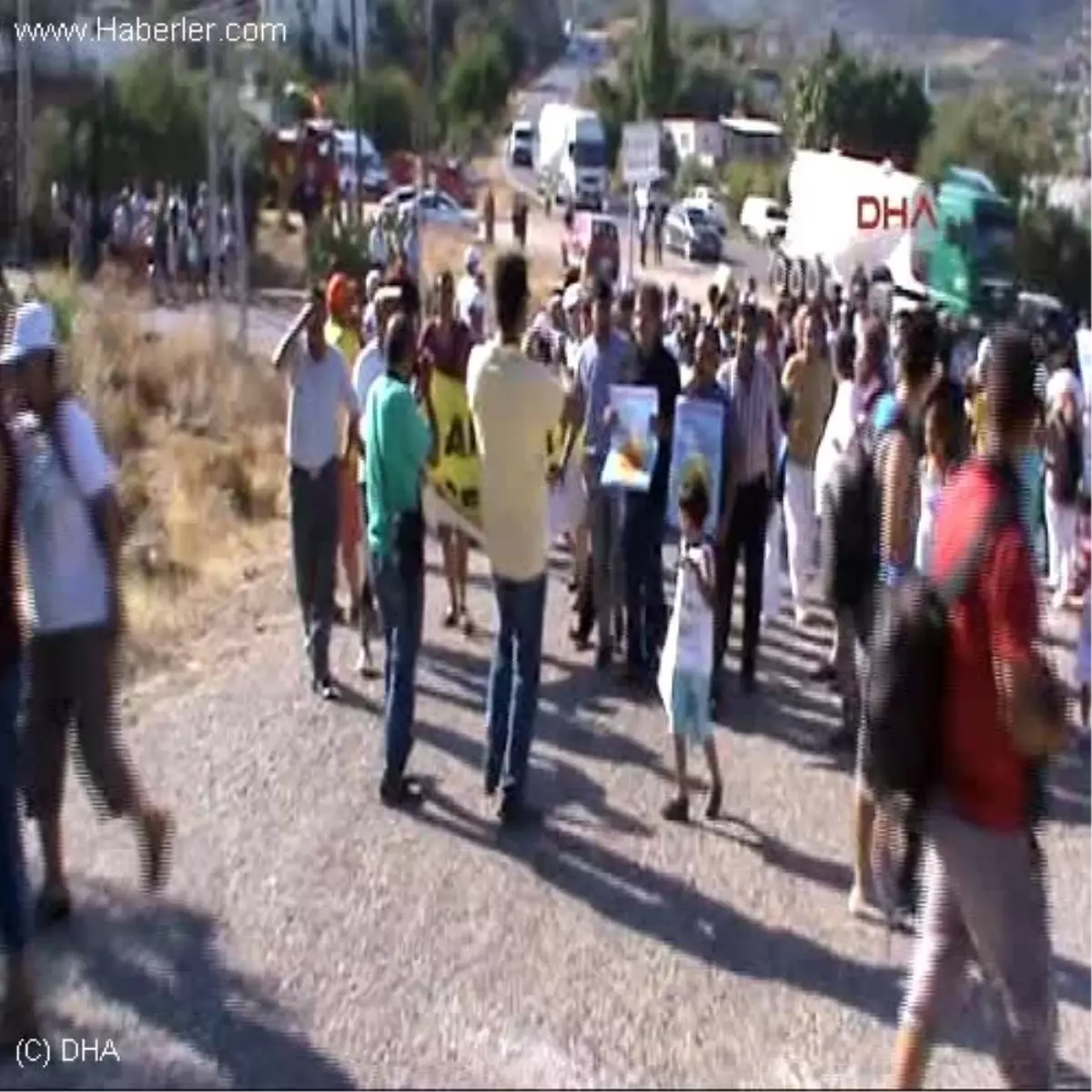 Nükleer Karşıtları Antalya Yolunu Trafiğe Kapattı