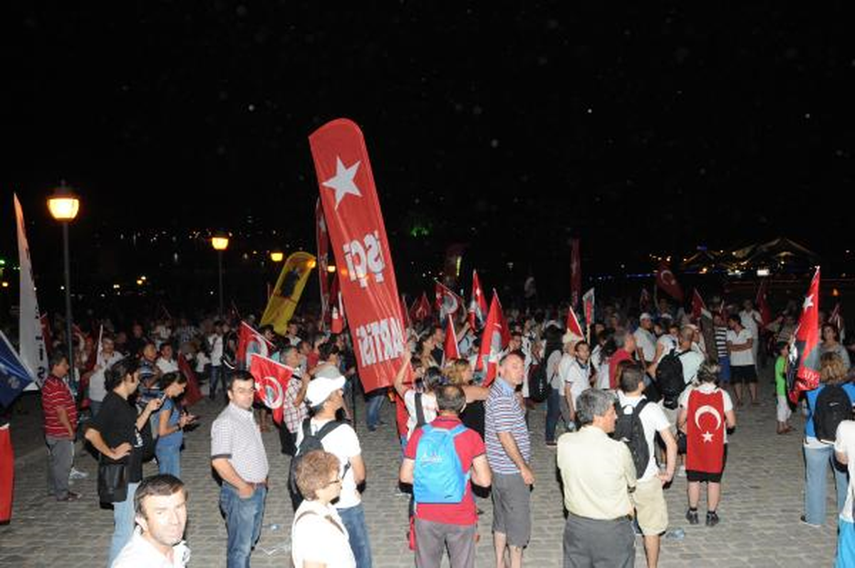 Silivri\'ye Giden Otobüslerin Engellendiği İddia Edildi (2)ek