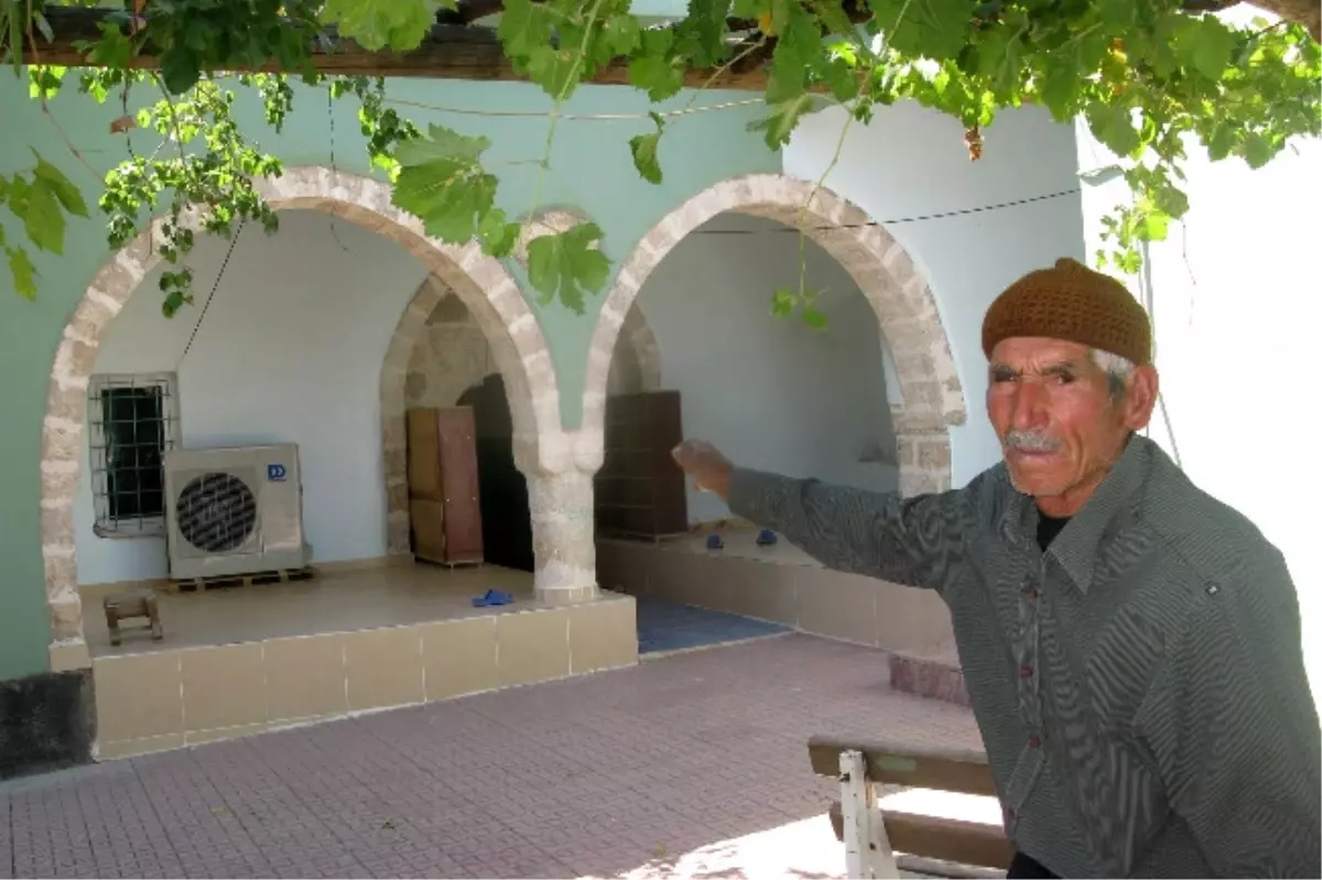 Tarihi Cami Onarılmayı Bekliyor