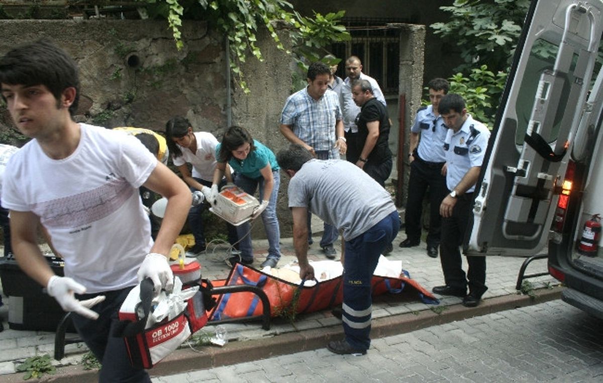 Yere Düşen Akli Dengesi Bozuk Kadın Yaralandı