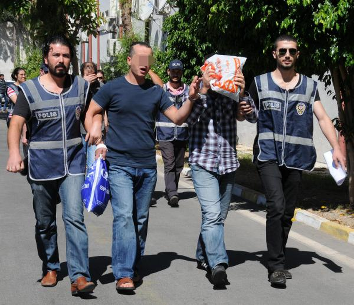 Adana\'da Polisten Uyuşturucu Tacirlerine Operasyon