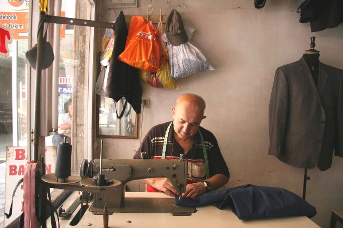 Afyonkarahisar\'da Berber ve Terzilerde Bayram Yoğunluğu