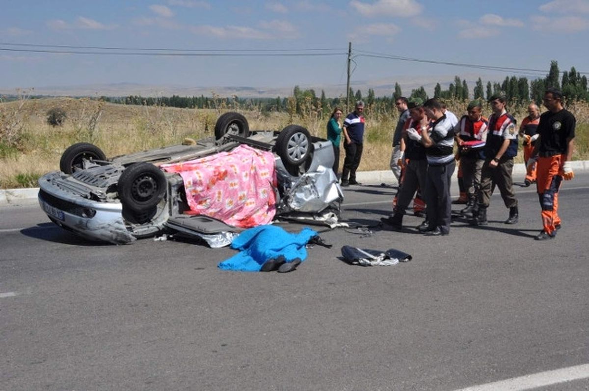 Afyonkarahisar\'da Trafik Kazası: 2 Ölü 3 Yaralı
