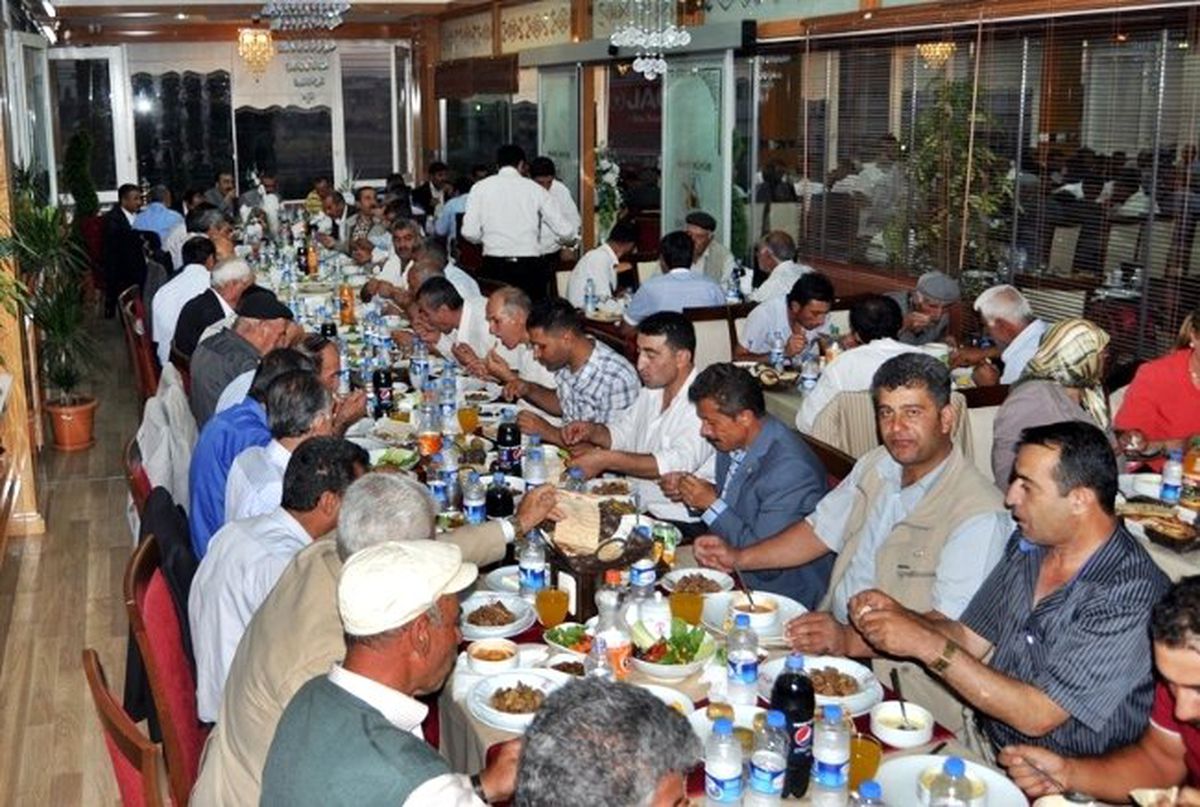 AK Parti\'den Muhtarlara İftar Yemeği