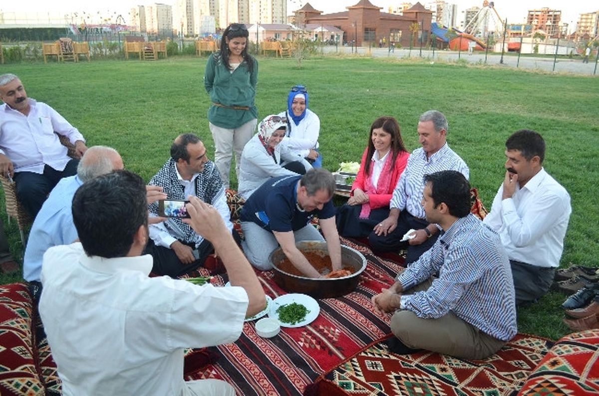 AK Parti Diyarbakır Teşkilatı İftarda Biraraya Geldi