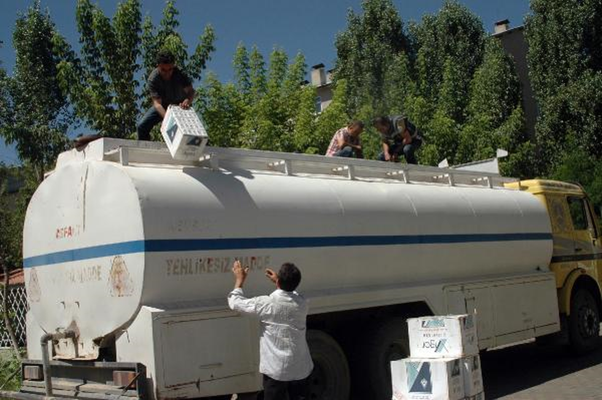 Akaryakıt Tankerinden 75 Bin Paket Kaçak Sigara Çıktı