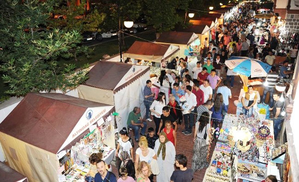 Ankaralılar Kadir Gecesi\'nde de Hamamönü\'ne Akın Etti