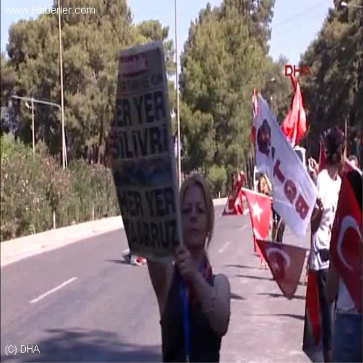 Antalya\'dan Silivri\'ye Gidişleri Engellenen Grubun Bekleyişi Sürüyor