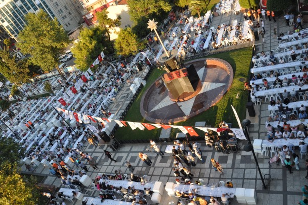 Avcılarda Muhteşem İftar Verildi