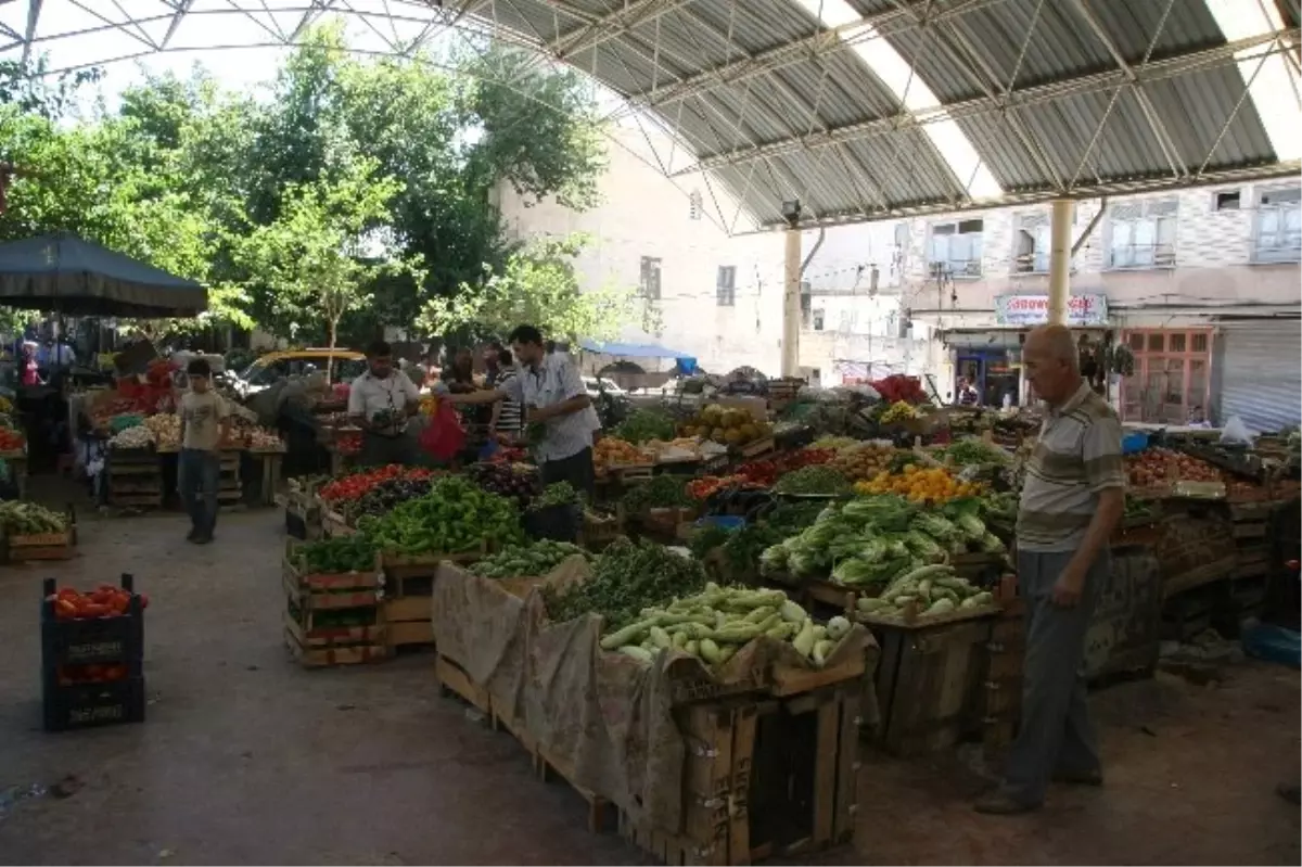 Bayram Öncesi Pazarda Meyve, Sebze Satışları Arttı