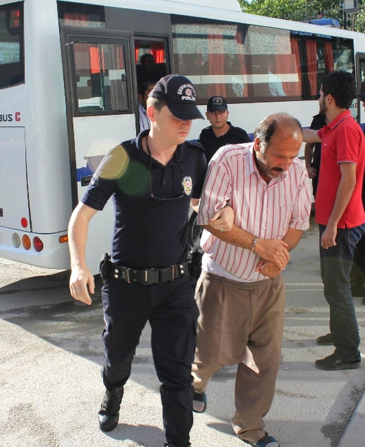 Bir Evi 3 Kişiye Satan Çete Adliyeye Sevk Edildi