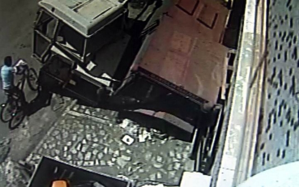 Bisikletli Hırsız Güvenlik Kamerasına Yakalandı