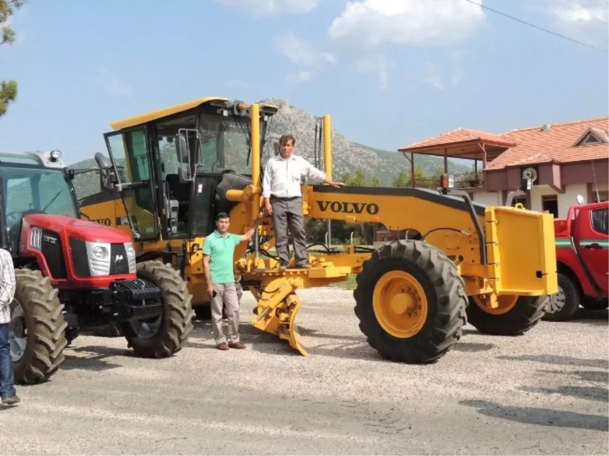 Bucak Orman İşletme Müdürlüğüne Yeni İş Makineleri