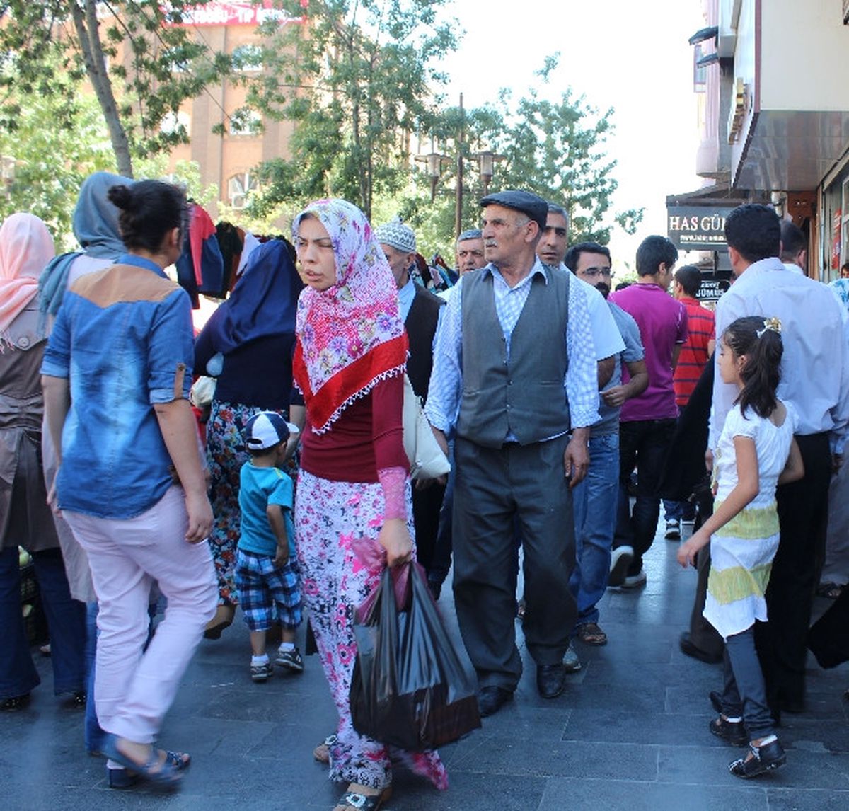 Çarşılarda Bayram Coşkusu