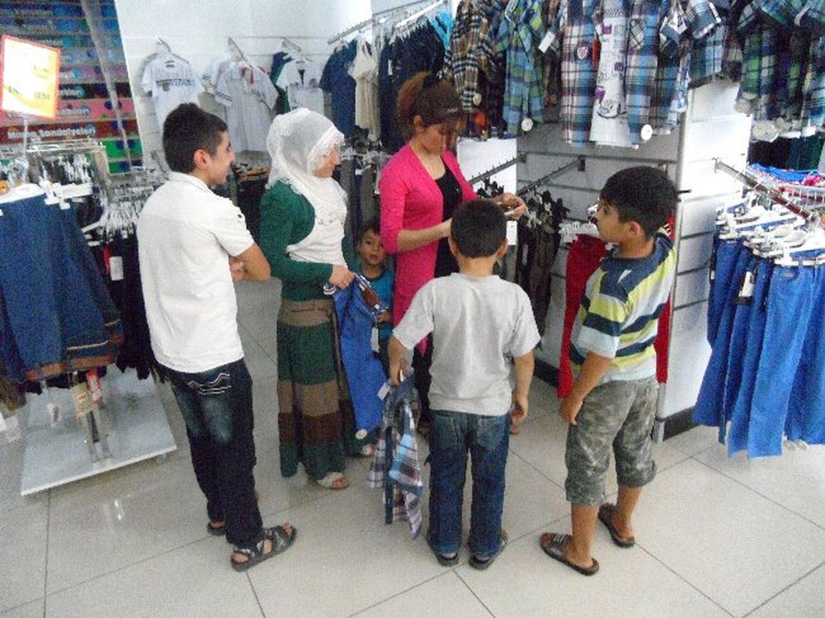 Cizre İlçe Emniyet Müdürlüğü\'nden 30 Aileye Bayram Hediyesi