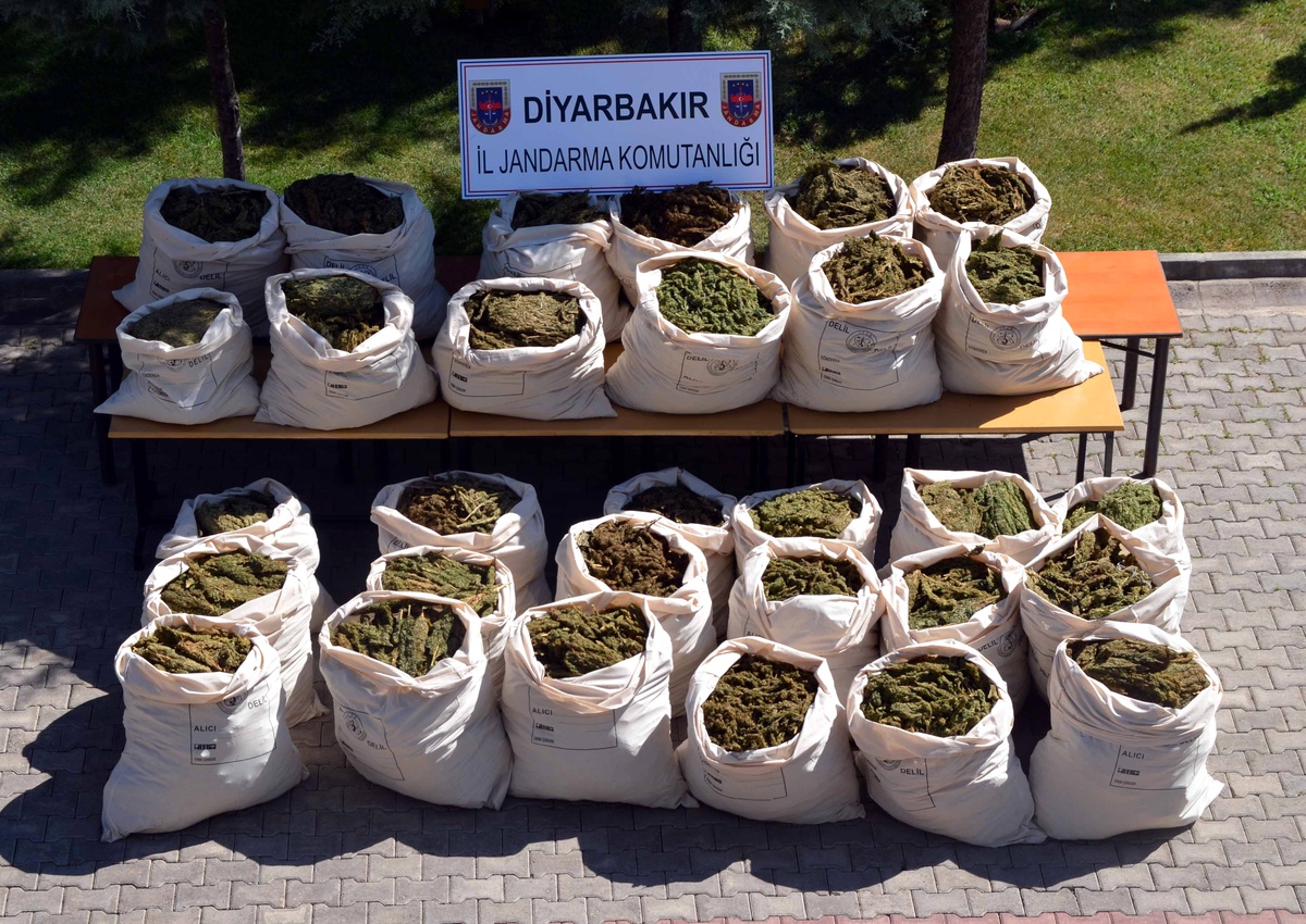 Diyarbakır\'da 210 Kilogram Esrar Ele Geçirildi