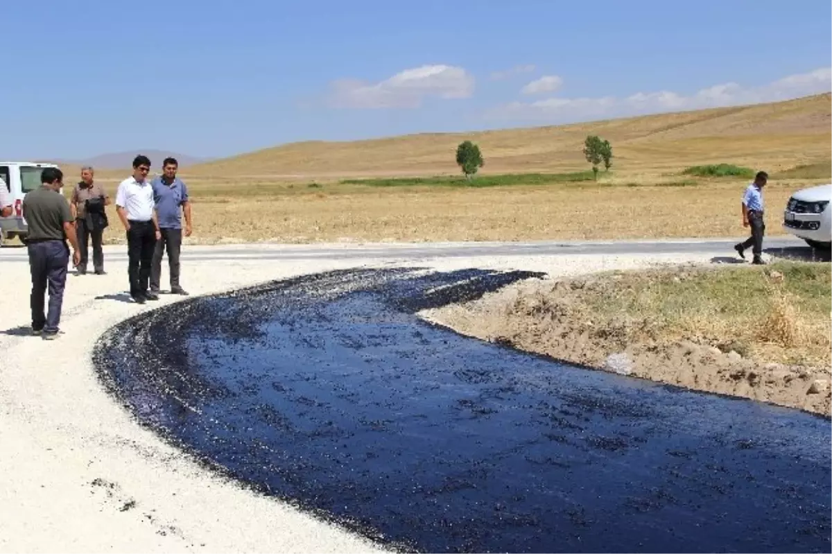 Erciş\'te Yol Asfaltlama Çalışmaları