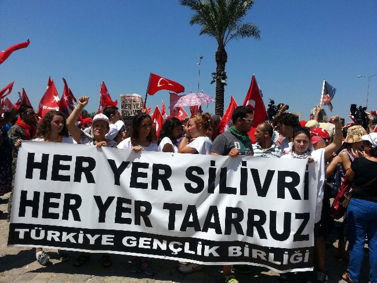 Ergenekon Davası Kararına İzmir\'de Protesto