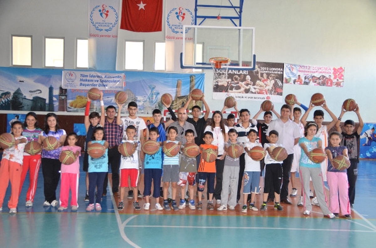 Erzurum\'da Basketbol Kursları Tam Gaz