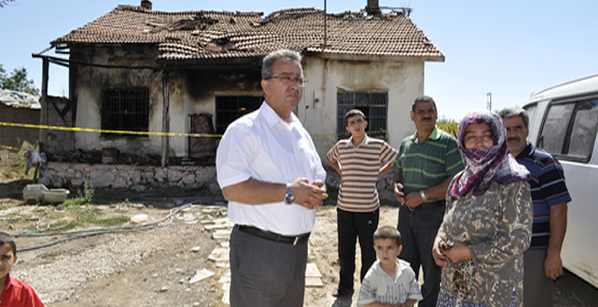 Evi Yanan Aileye Karatay Belediyesi Yardım Elini Uzattı
