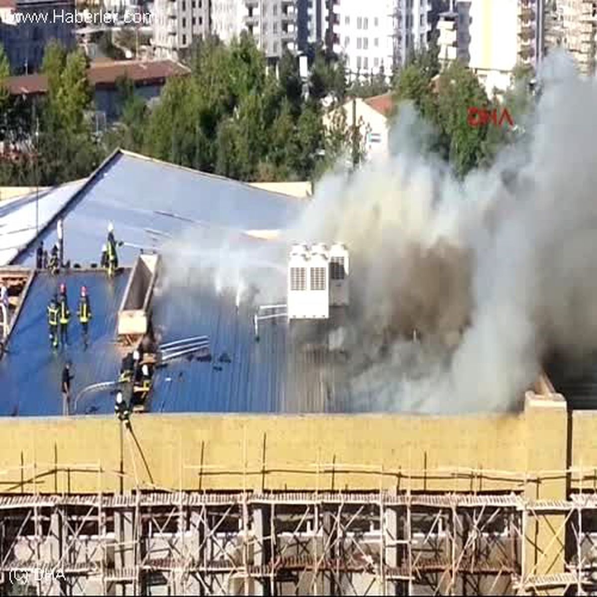 Gaziantep\'te PTT Başmüdürlüğü Binasında Yangın Paniği