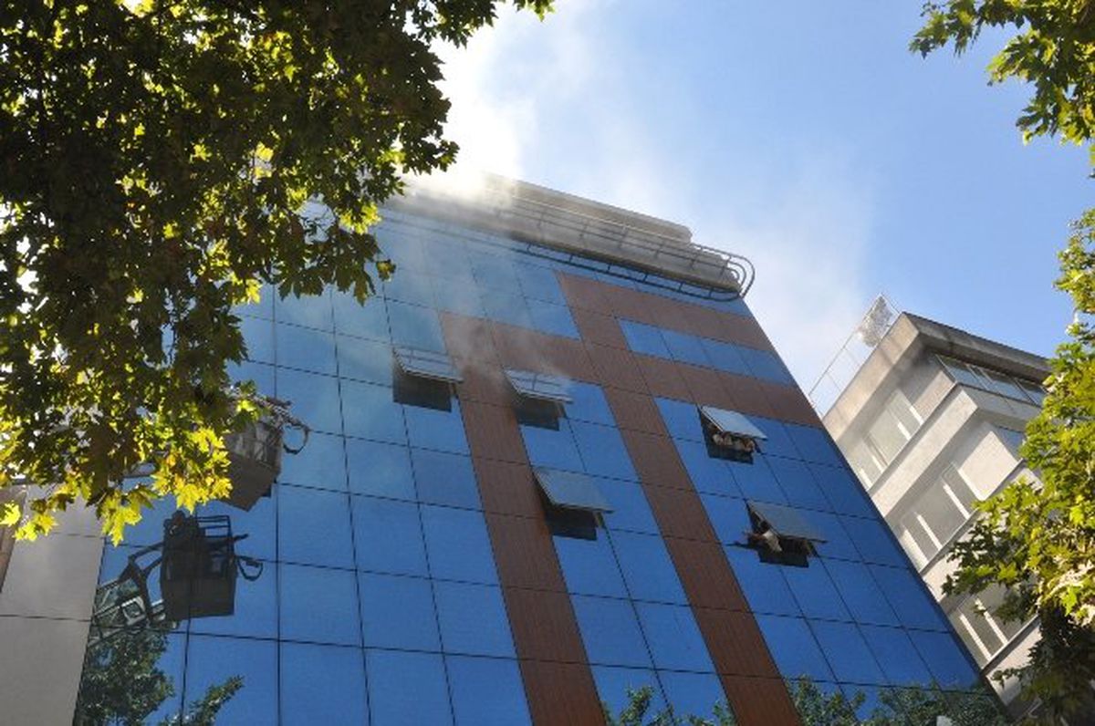 Gazipaşa Caddesinde Yangın