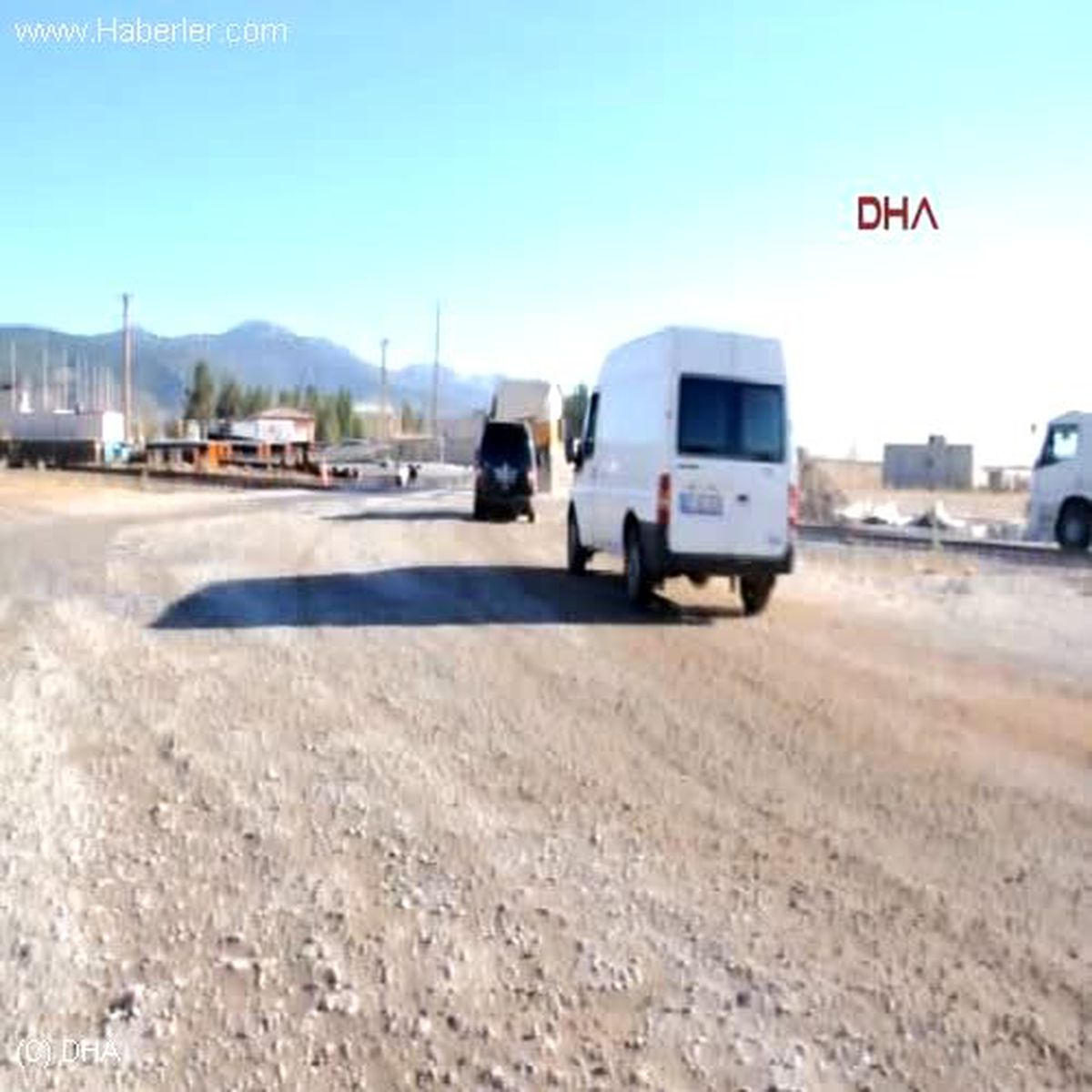 İslahiye\'de Yolcu Treni Minibüse Çarptı