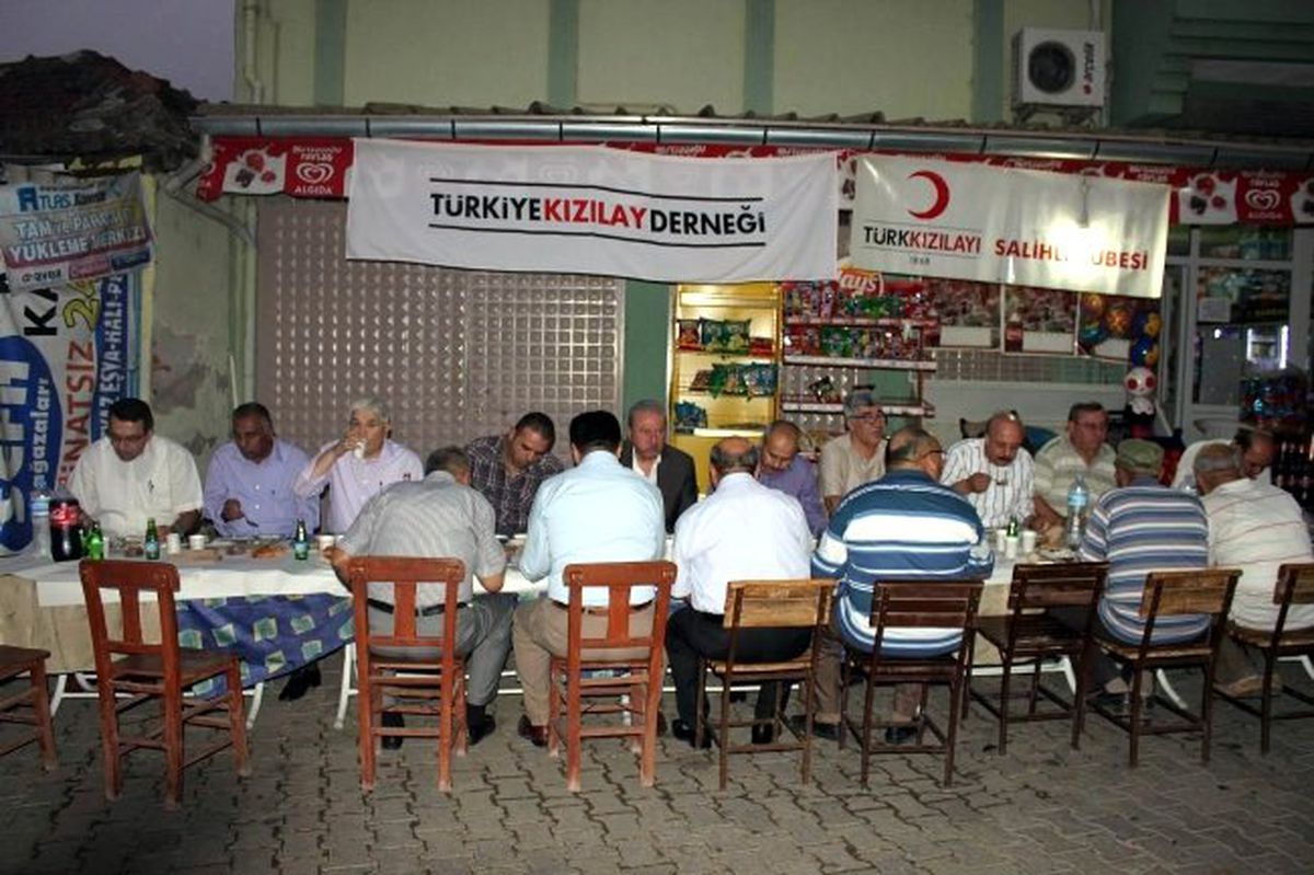 Kızılay Yönetimi Köyde İftar Yemeği Düzenledi